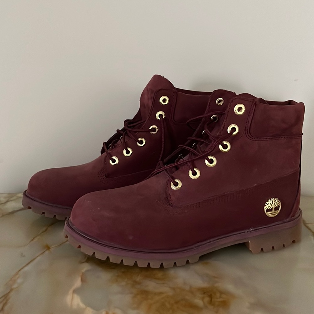 Maroon Timberlands, size 7 in girls